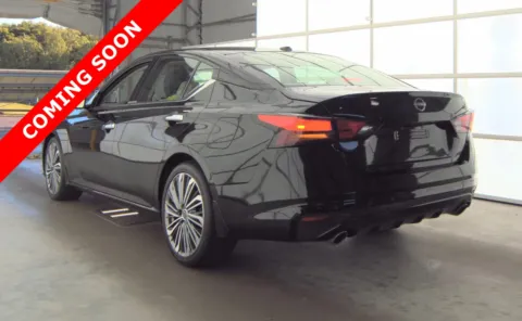 More photos of 2023 Nissan Altima 2.5 SL at Auto Boutique Ohio, OH