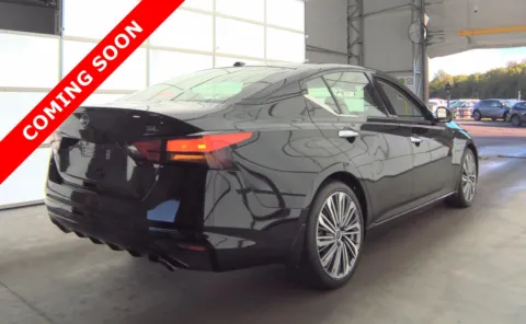 More photos of 2023 Nissan Altima 2.5 SL at Auto Boutique Ohio, OH