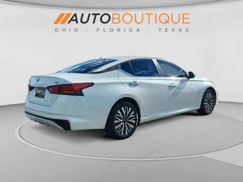 More photos of 2023 Nissan Altima 2.5 SV at Auto Boutique Ohio, OH