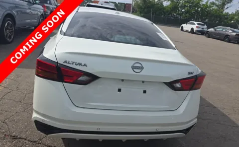 More photos of 2023 Nissan Altima 2.5 SV at Auto Boutique Ohio, OH