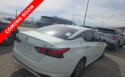 More photos of 2023 Nissan Altima 2.5 SV at Auto Boutique Ohio, OH