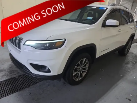 White 2019 Jeep Cherokee Latitude Plus for sale in Columbus, OH