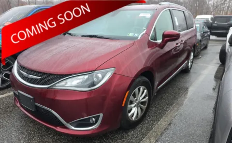 Red 2018 Chrysler Pacifica Touring L for sale in Columbus, OH