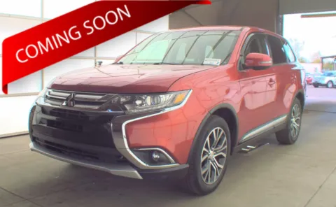 Red 2016 Mitsubishi Outlander SE for sale in Columbus, OH