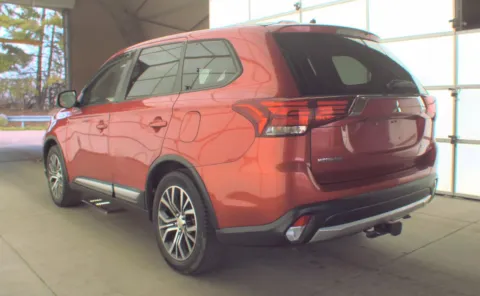 More photos of 2016 Mitsubishi Outlander SE at Auto Boutique Ohio, OH