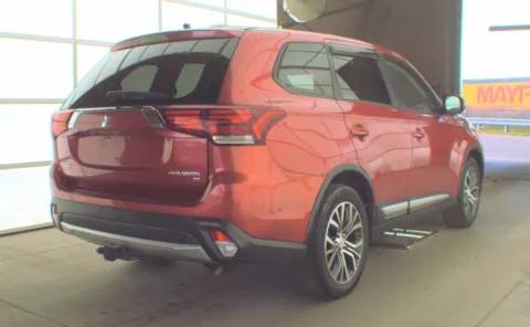 More photos of 2016 Mitsubishi Outlander SE at Auto Boutique Ohio, OH