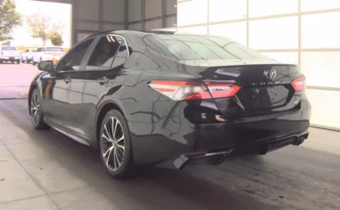 More photos of 2018 Toyota Camry SE at Auto Boutique Ohio, OH
