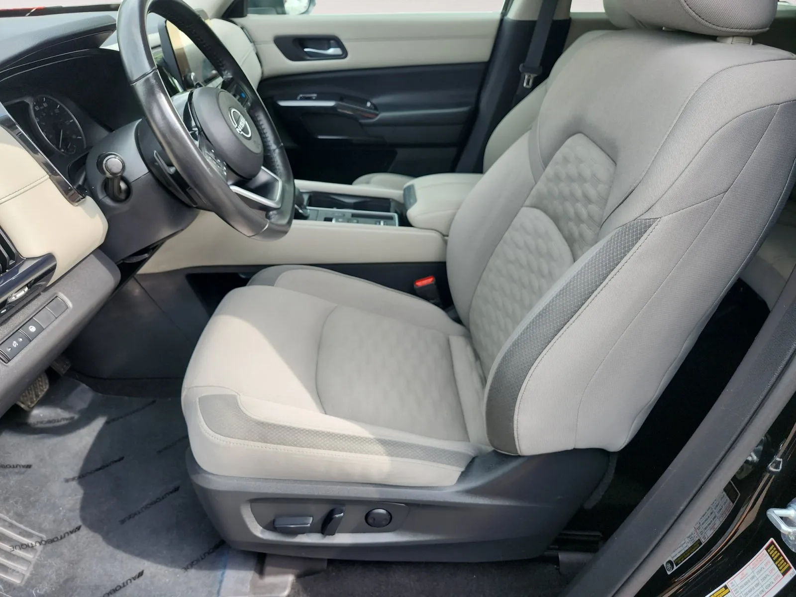 Nissan Pathfinder photo 9