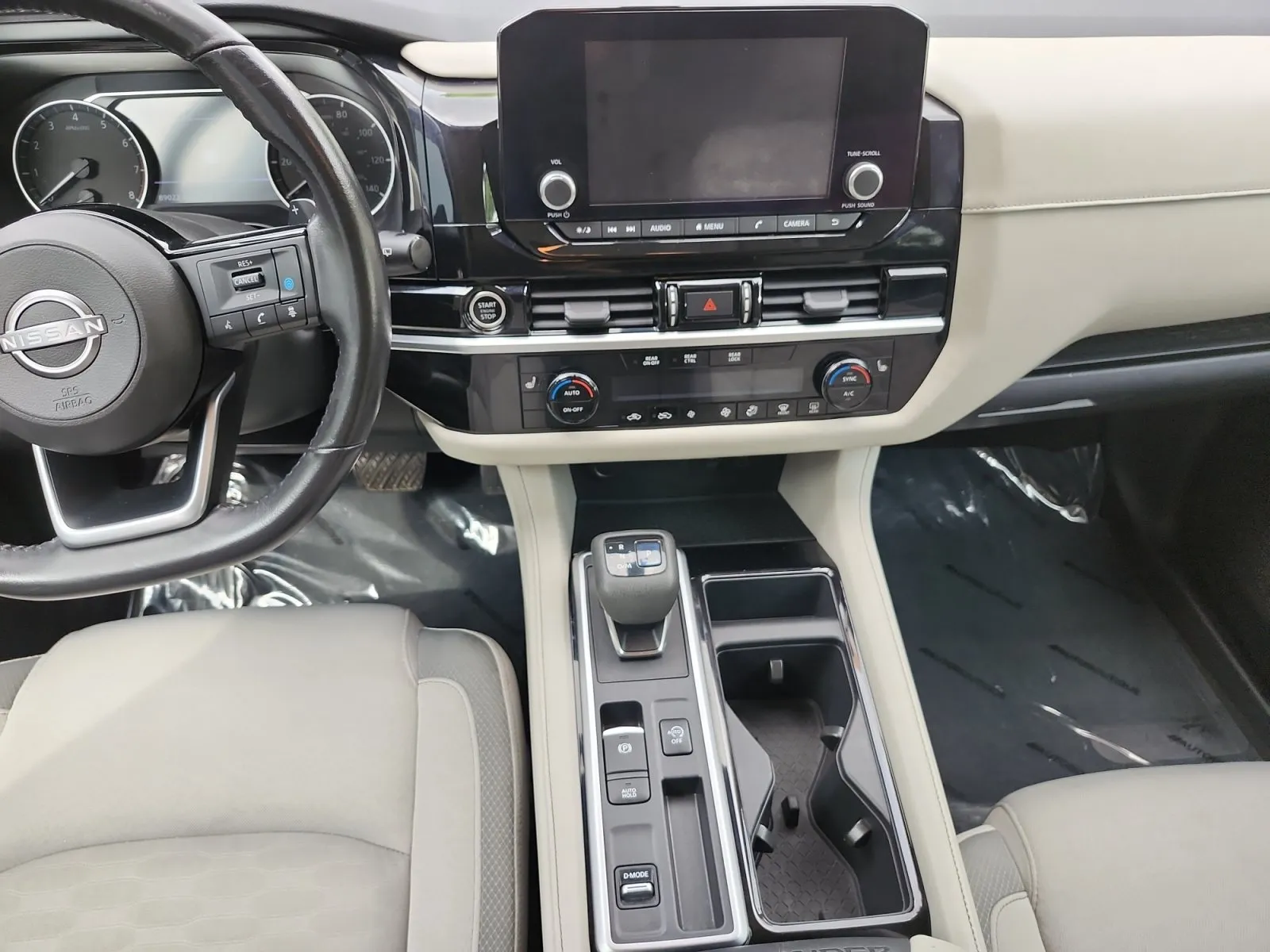 Nissan Pathfinder photo 11
