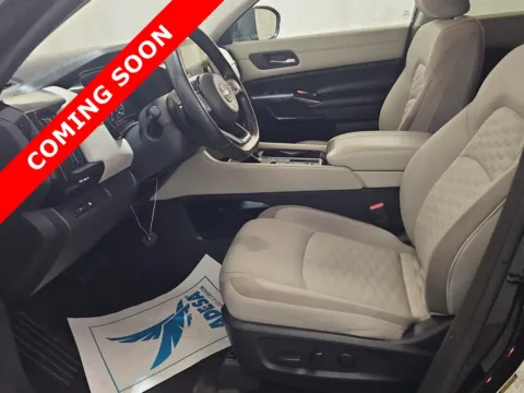 More photos of 2022 Nissan Pathfinder SV at Auto Boutique Ohio, OH