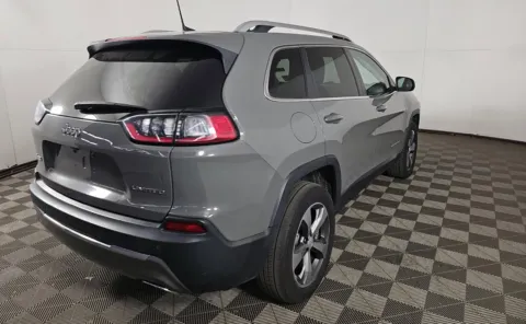 More photos of 2019 Jeep Cherokee Limited at Auto Boutique Ohio, OH