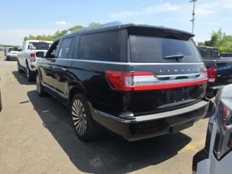 More photos of 2018 Lincoln Navigator L Reserve at Auto Boutique Ohio, OH