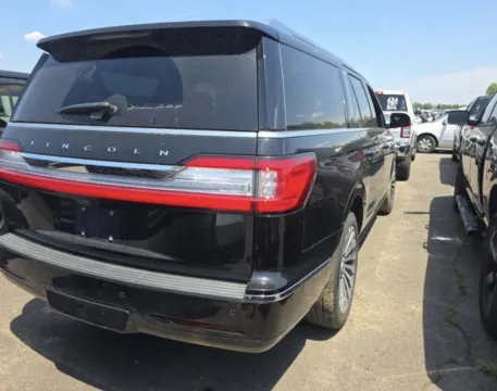 More photos of 2018 Lincoln Navigator L Reserve at Auto Boutique Ohio, OH
