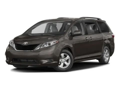 White 2017 Toyota Sienna LE for sale in Columbus, OH