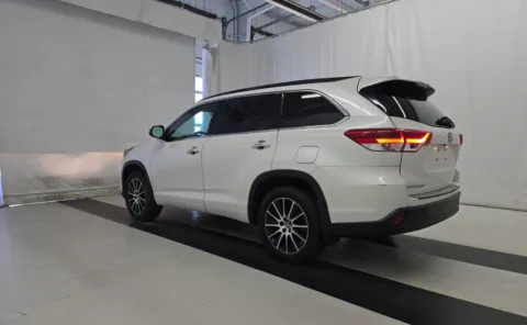 Another view of 2018 Toyota Highlander SE for sale in Columbus, OH at Auto Boutique Ohio