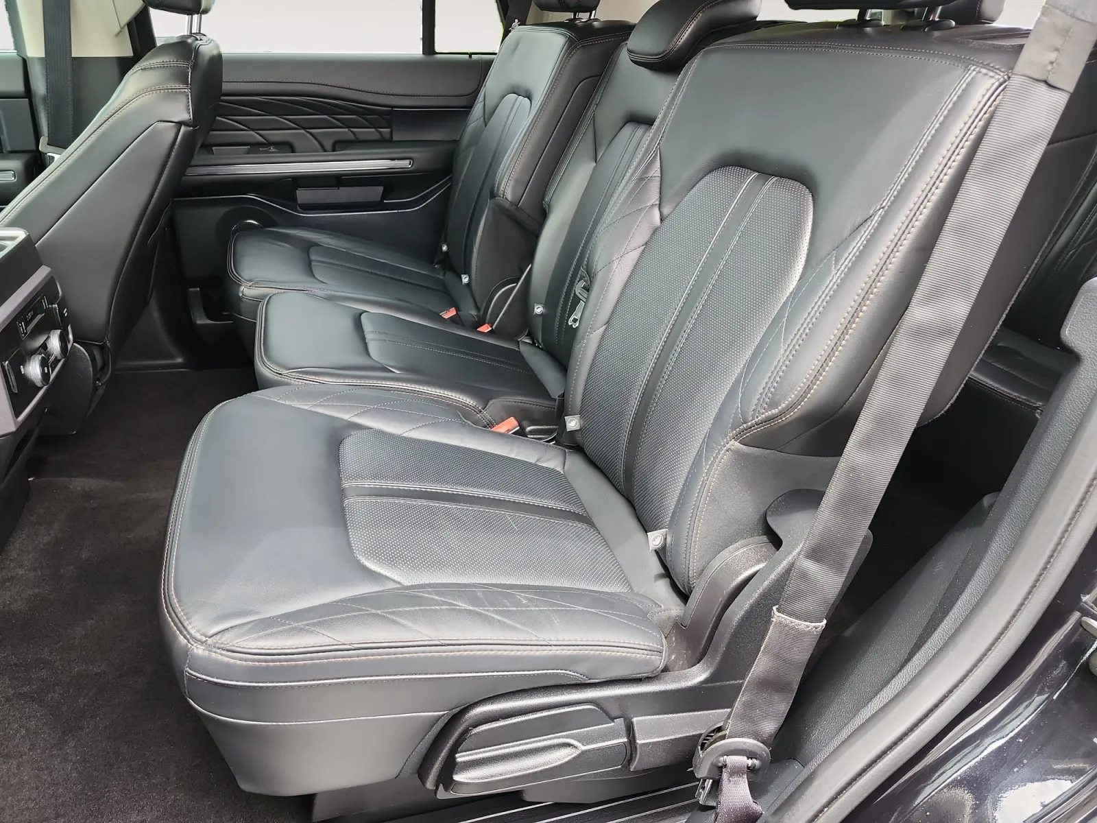 Ford Expedition photo 13