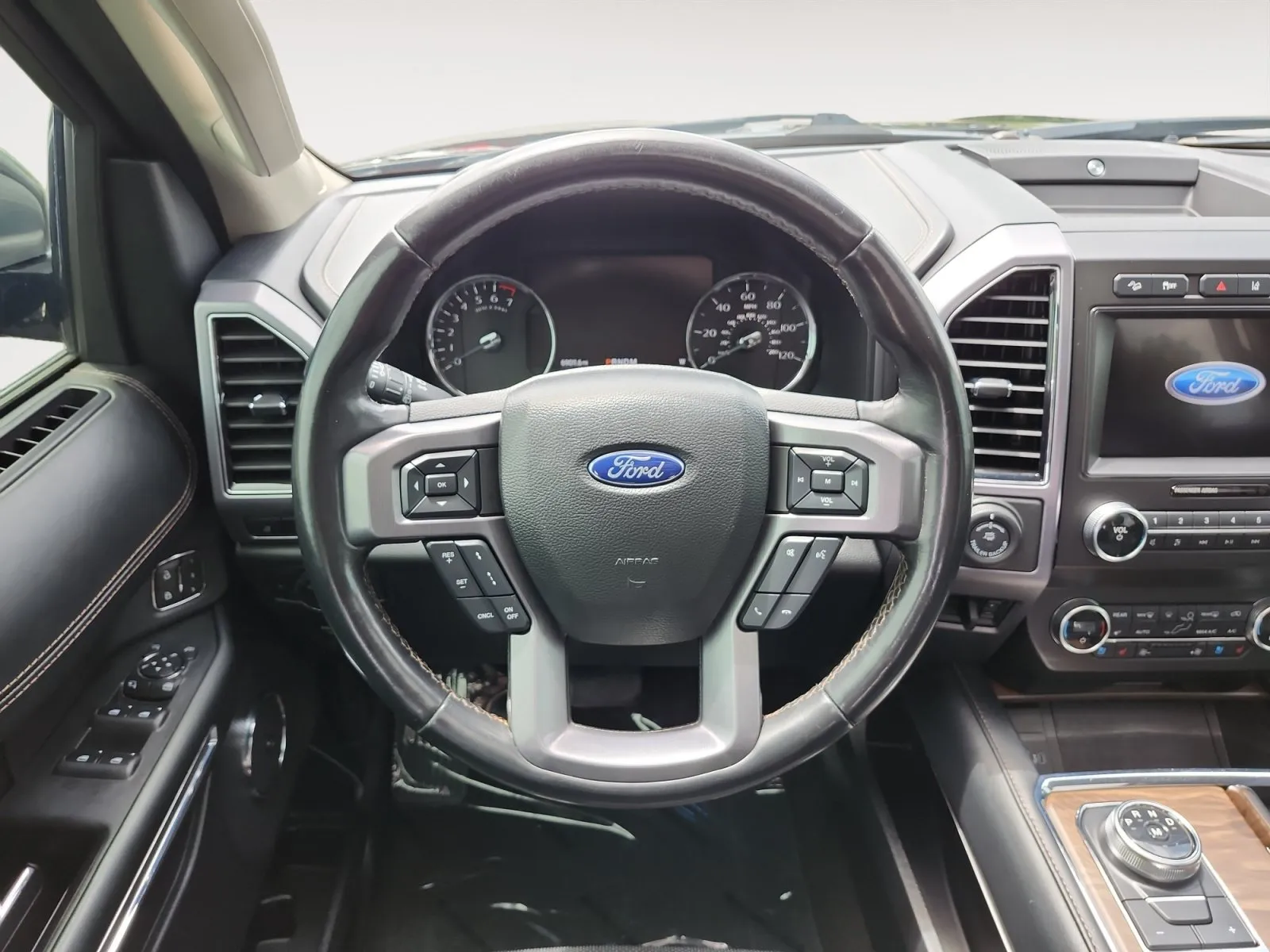 Ford Expedition photo 12