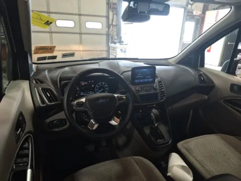 More photos of 2022 Ford Transit Connect Wagon XLT at Auto Boutique Ohio, OH