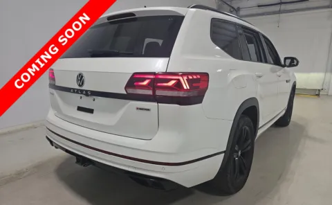 More photos of 2022 Volkswagen Atlas 3.6L V6 SEL R-Line Black at Auto Boutique Ohio, OH