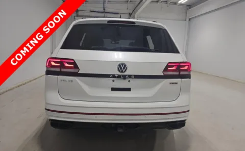 More photos of 2022 Volkswagen Atlas 3.6L V6 SEL R-Line Black at Auto Boutique Ohio, OH