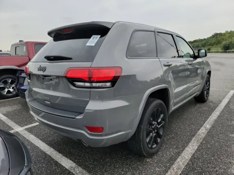 More photos of 2019 Jeep Grand Cherokee Altitude at Auto Boutique Ohio, OH