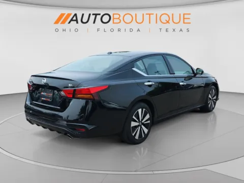 More photos of 2020 Nissan Altima 2.5 SL at Auto Boutique Ohio, OH