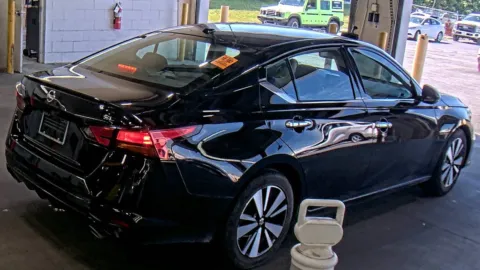 More photos of 2020 Nissan Altima 2.5 SL at Auto Boutique Ohio, OH