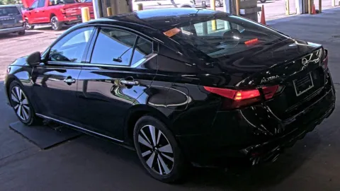 More photos of 2020 Nissan Altima 2.5 SL at Auto Boutique Ohio, OH