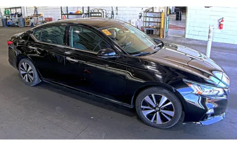 Another view of 2020 Nissan Altima 2.5 SL for sale in Columbus, OH at Auto Boutique Ohio