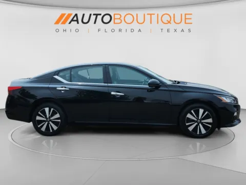 More photos of 2020 Nissan Altima 2.5 SL at Auto Boutique Ohio, OH