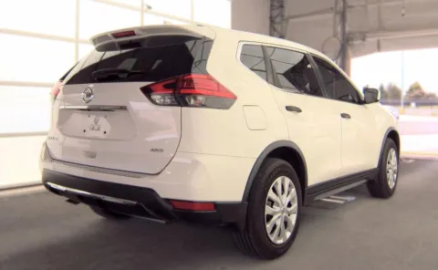 More photos of 2017 Nissan Rogue S at Auto Boutique Ohio, OH