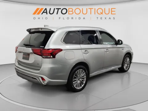More photos of 2022 Mitsubishi Outlander PHEV SEL at Auto Boutique Ohio, OH