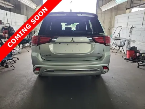 More photos of 2022 Mitsubishi Outlander PHEV SEL at Auto Boutique Ohio, OH
