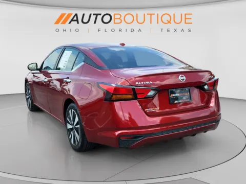 Another view of 2022 Nissan Altima 2.5 SV for sale in Columbus, OH at Auto Boutique Ohio