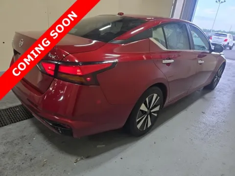 More photos of 2022 Nissan Altima 2.5 SV at Auto Boutique Ohio, OH