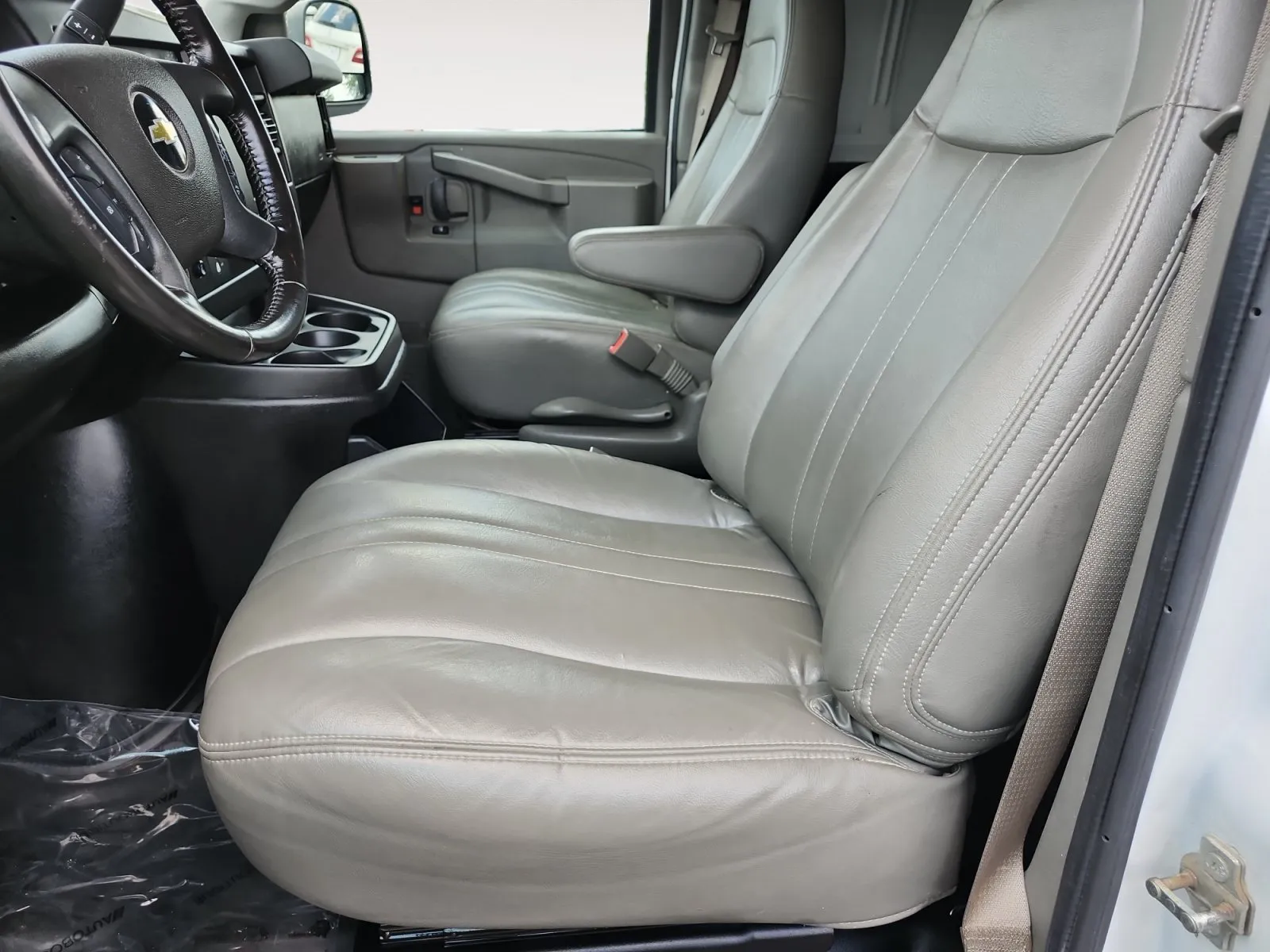 Chevrolet Express photo 9