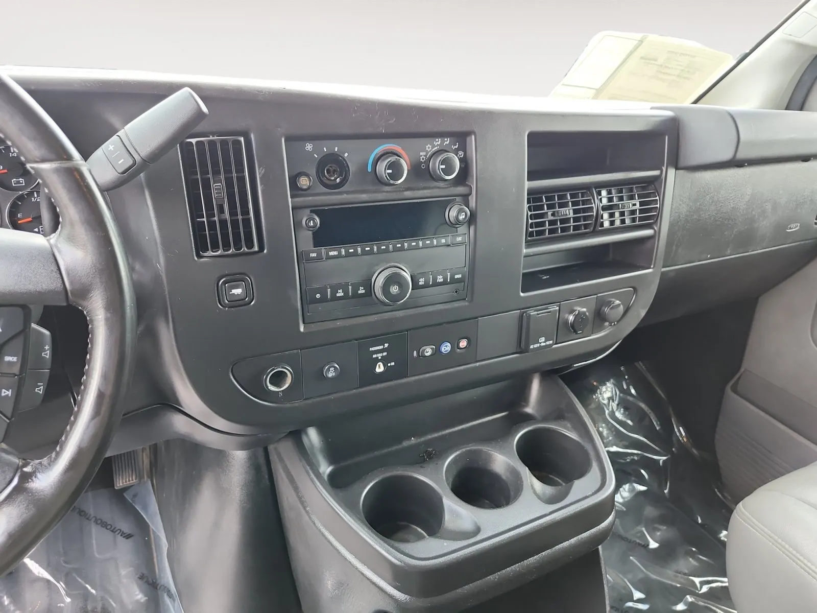 Chevrolet Express photo 11