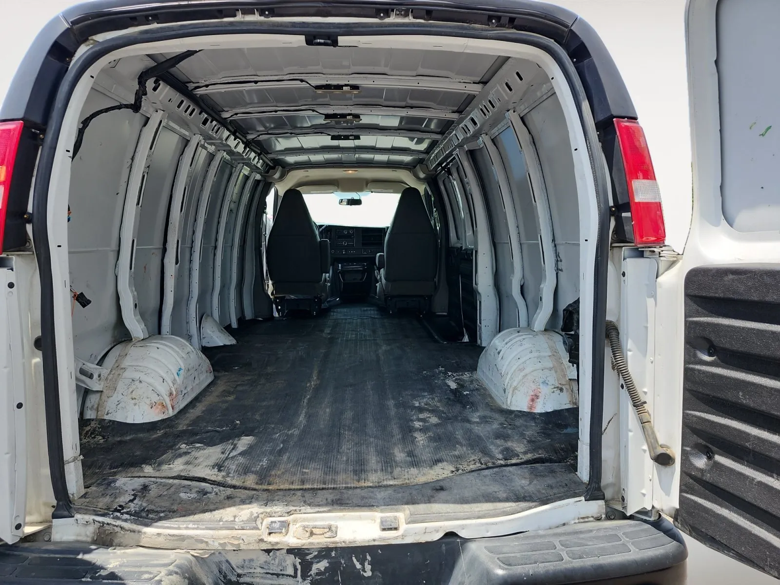 Chevrolet Express photo 15