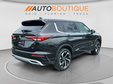 More photos of 2023 Mitsubishi Outlander SE at Auto Boutique Ohio, OH