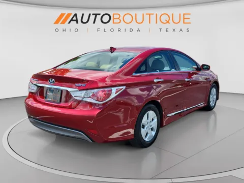 More photos of 2012 Hyundai Sonata Hybrid at Auto Boutique Ohio, OH