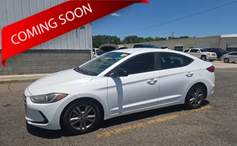 White 2017 Hyundai Elantra SE for sale in Columbus, OH