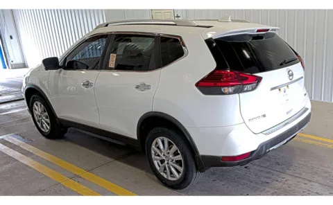 More photos of 2017 Nissan Rogue SV at Auto Boutique Ohio, OH