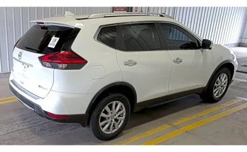 More photos of 2017 Nissan Rogue SV at Auto Boutique Ohio, OH