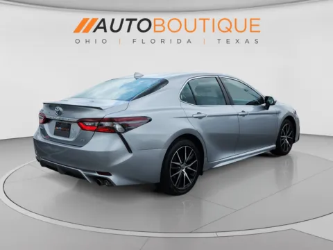 More photos of 2022 Toyota Camry SE at Auto Boutique Ohio, OH