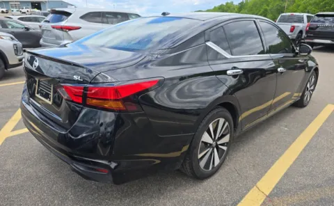 More photos of 2019 Nissan Altima 2.5 SL at Auto Boutique Ohio, OH