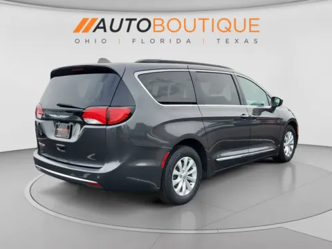 More photos of 2017 Chrysler Pacifica Touring-L at Auto Boutique Ohio, OH