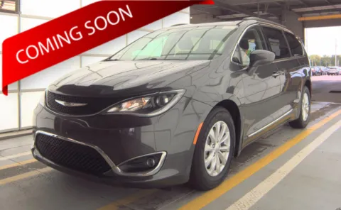 Gray 2017 Chrysler Pacifica Touring-L for sale in Columbus, OH