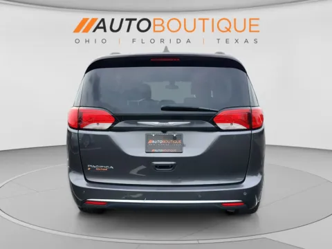 More photos of 2017 Chrysler Pacifica Touring-L at Auto Boutique Ohio, OH
