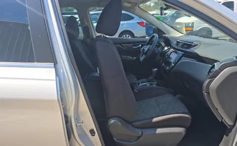 More photos of 2020 Nissan Rogue Sport SV at Auto Boutique Ohio, OH