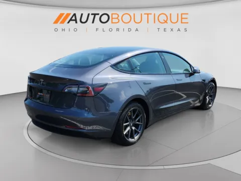 More photos of 2022 Tesla Model 3 at Auto Boutique Ohio, OH
